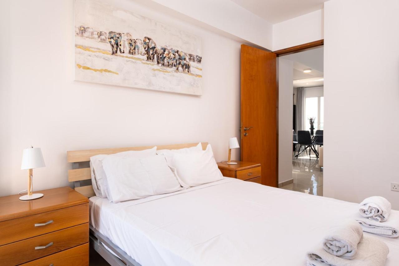 The Saline Views Makenzy Apartment Larnaca Exterior foto