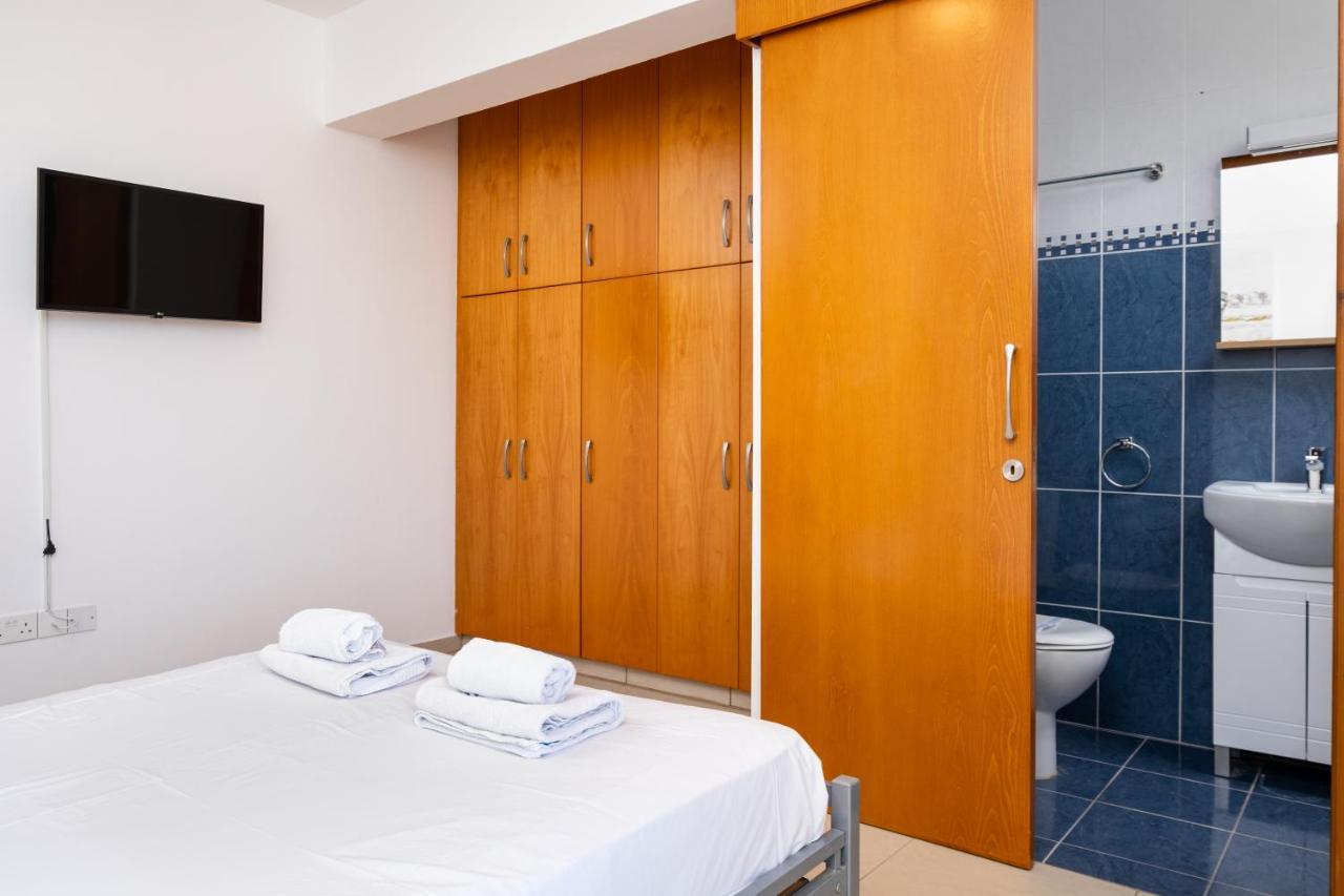 The Saline Views Makenzy Apartment Larnaca Exterior foto
