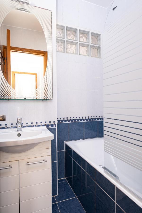 The Saline Views Makenzy Apartment Larnaca Exterior foto