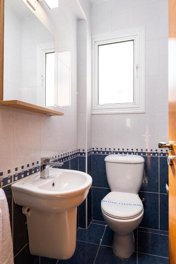 The Saline Views Makenzy Apartment Larnaca Exterior foto